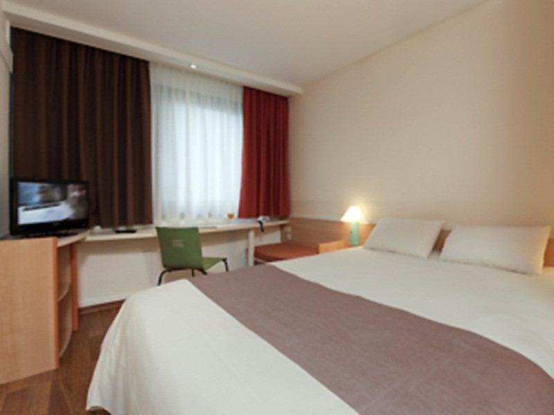 Ibis Nuernberg City Am Plaerrer Buitenkant foto